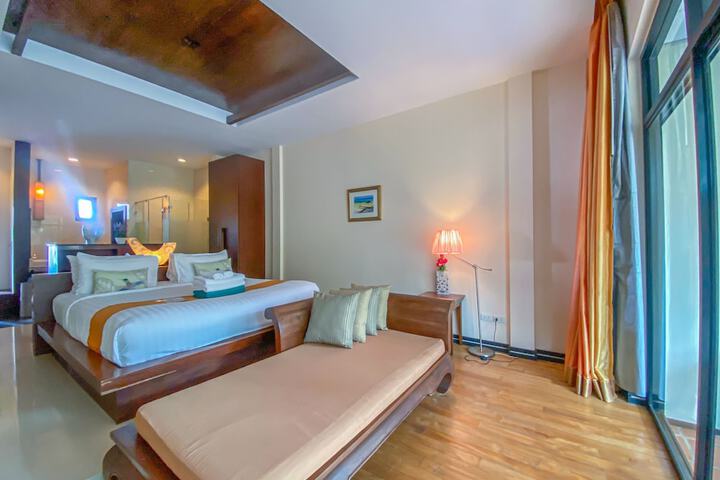 Room 10 of 93