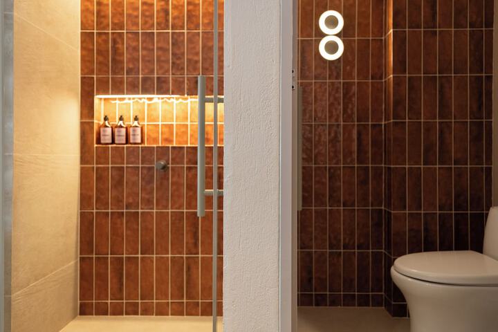 Room 84 of 102