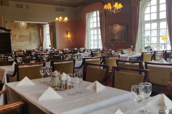 Dining 77 of 89