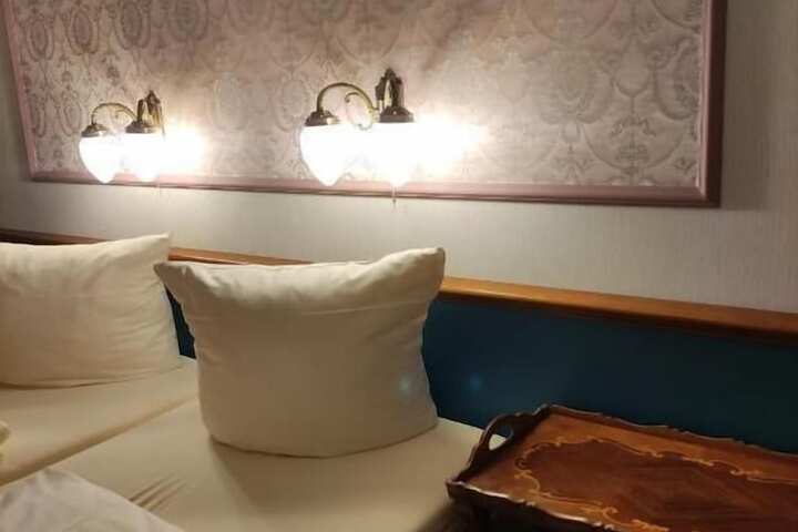 Room 6 of 33