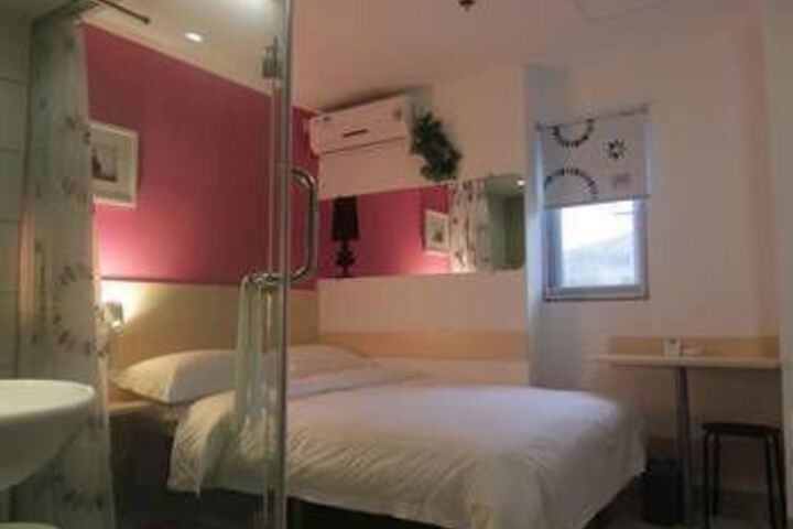 Room 5 of 7