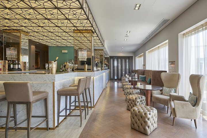 Lounge 58 of 72