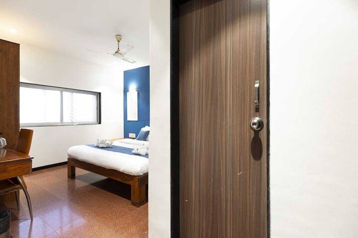 Room 13 of 25