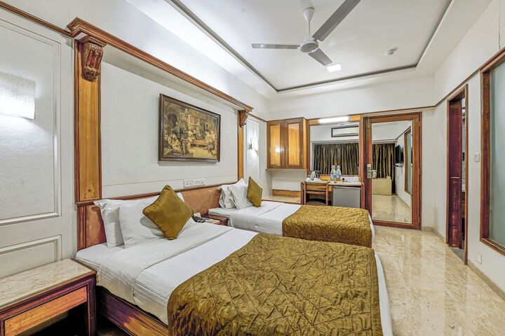 Room 9 of 18