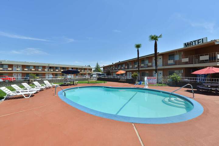 Pool 5 of 9