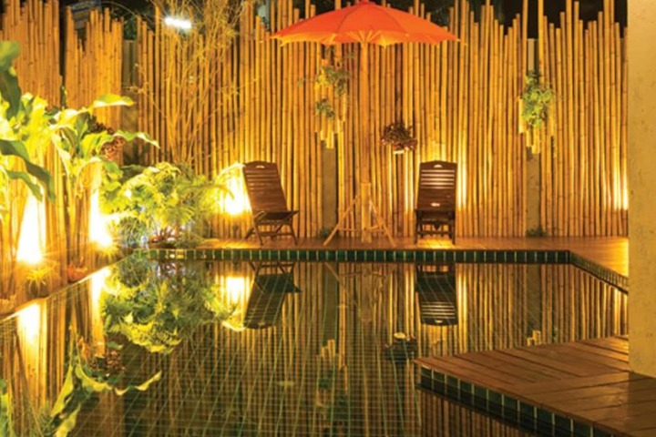 Hotel with Pool
