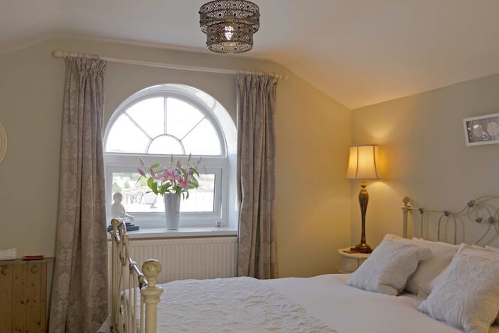 Room 2 of 39