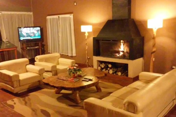 Lounge 17 of 24