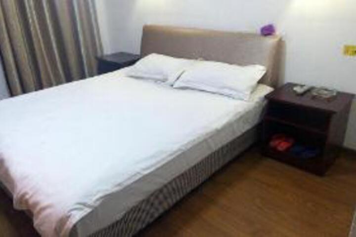 Room 6 of 7