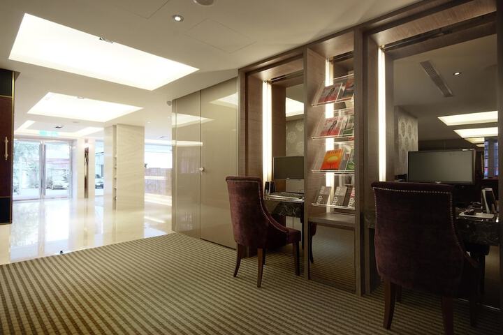 Business Center 26 of 30