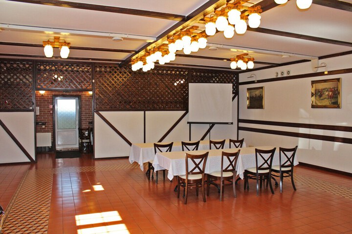 Ballroom/Hall 48 of 58