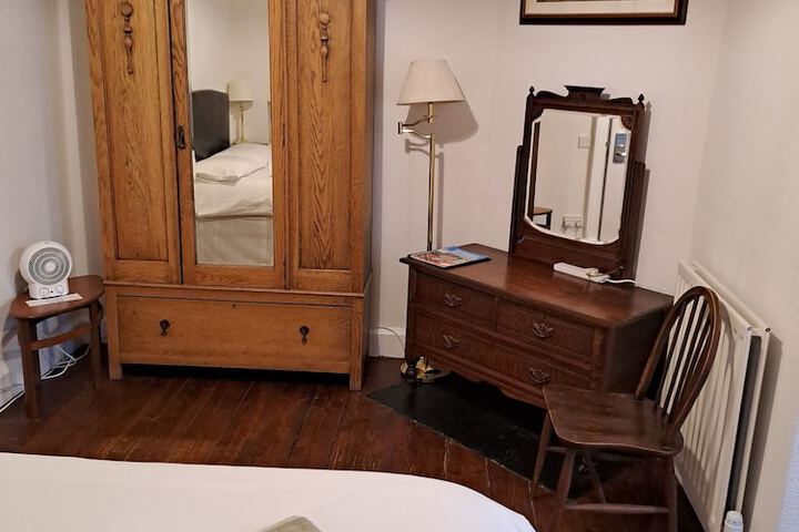 Room 8 of 22