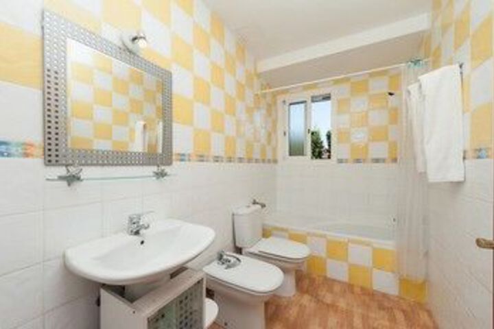 Room 4 of 15
