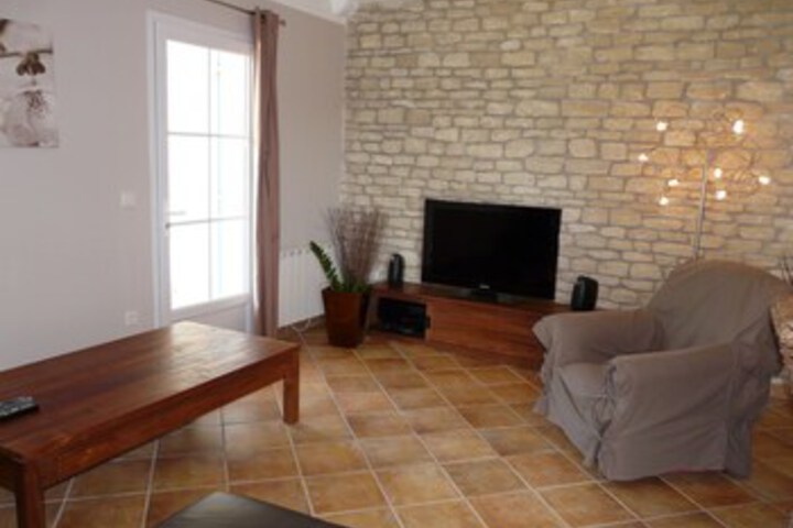 Room 8 of 28