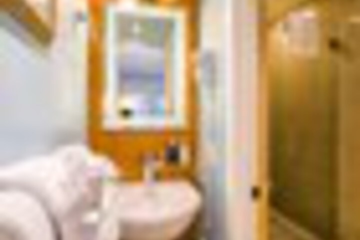 Room 122 of 192