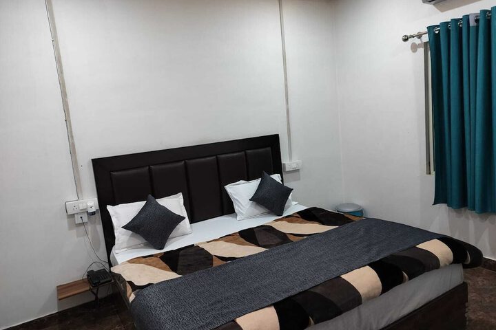 Room 5 of 37