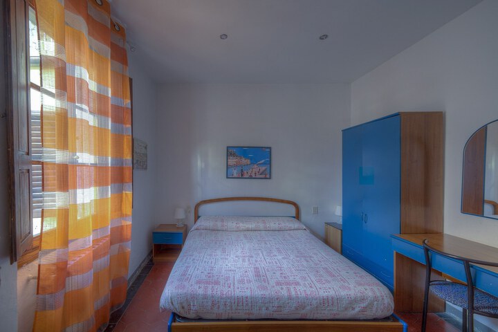 Room 12 of 48