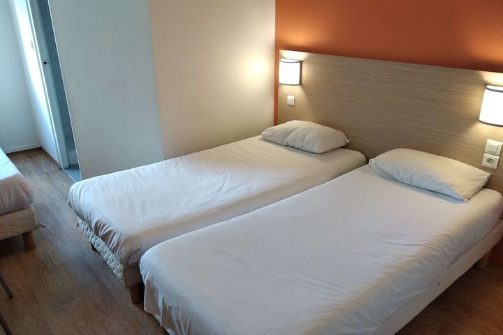Room 17 of 48