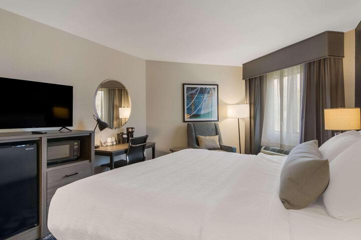 1 King Bed (1 of 22)