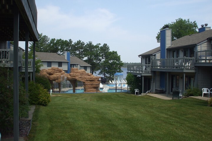 Hotel Exterior 122 of 128