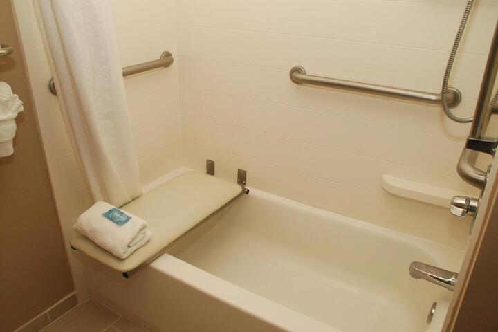 Double Accessible (4 of 4)