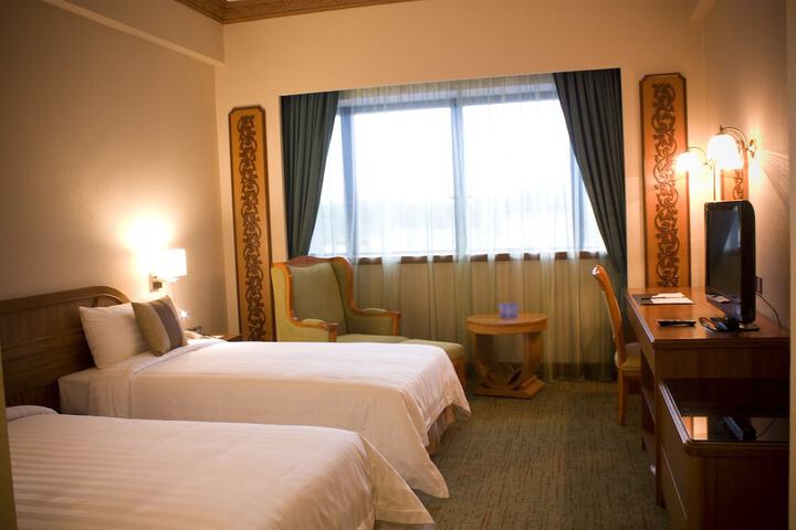 Room 3 of 18