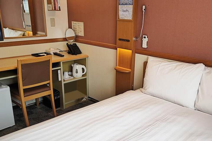 Room 3 of 37