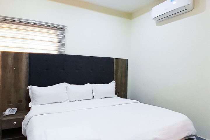 Room 2 of 16