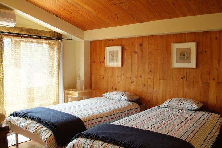 Room 9 of 34