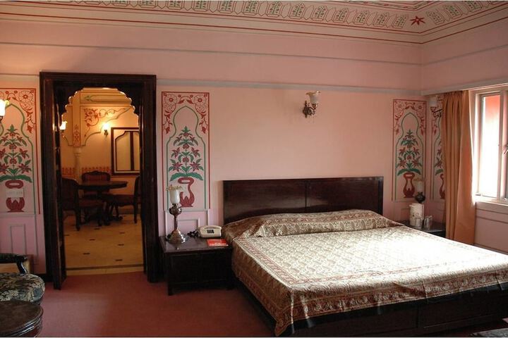 Room 7 of 32