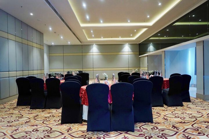 Ballroom/Hall 60 of 83