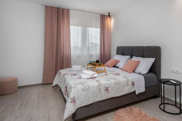 Room 4 of 42