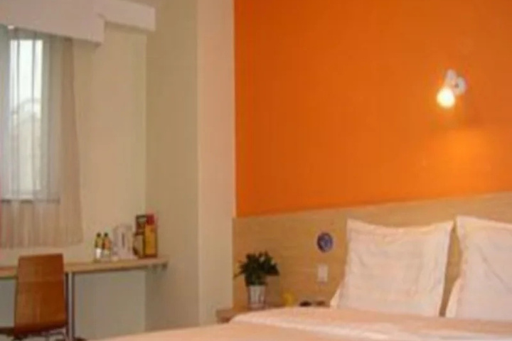 Room 4 of 12