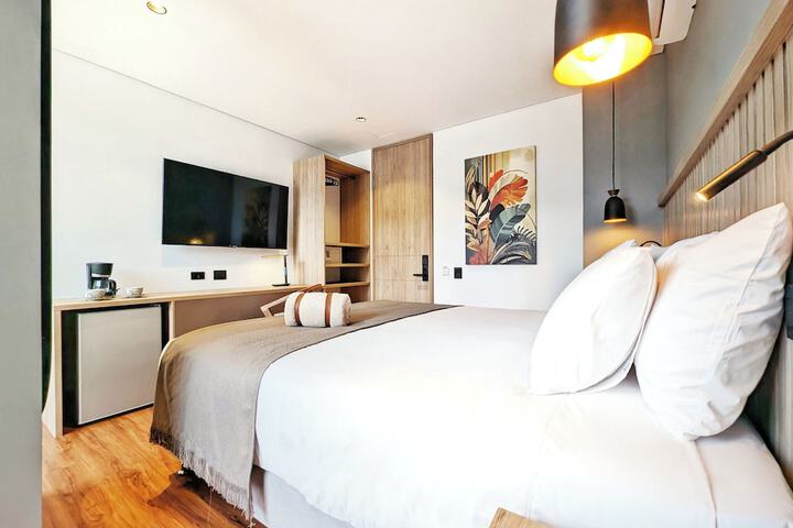 Room 8 of 32