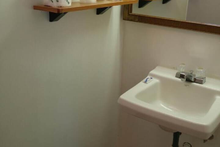 Room 9 of 12