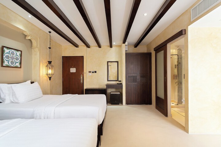 Room 10 of 84