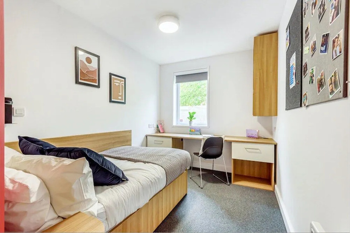 Room 2 of 7