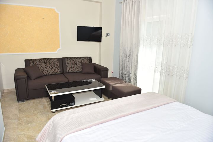 Room 6 of 31