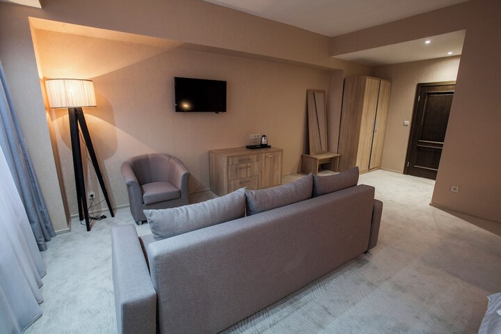 Room 11 of 24