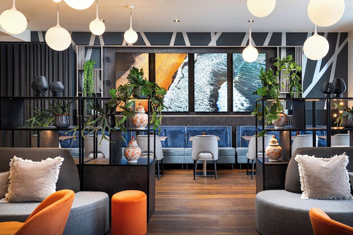Entrance & Lobby