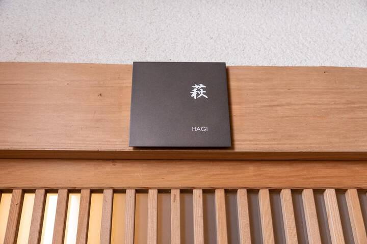 Room 11 of 80