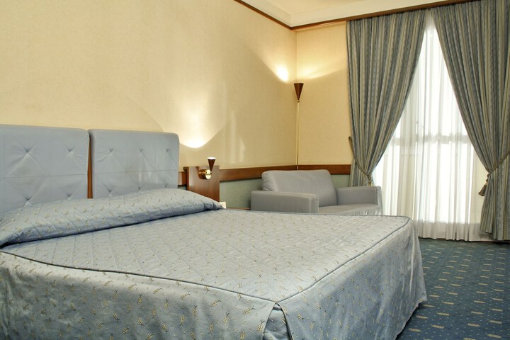 Room 17 of 38