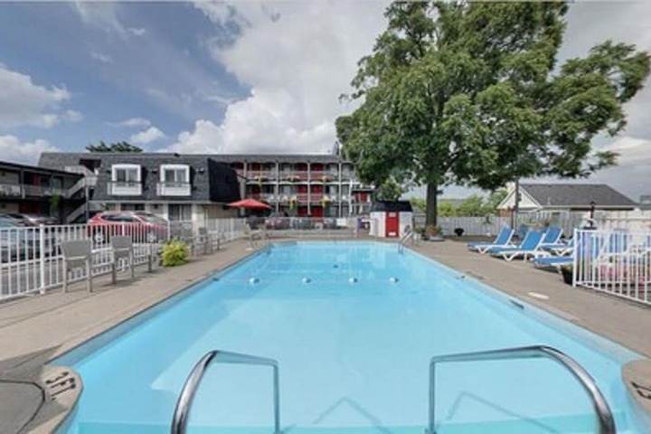Hotel with Pool