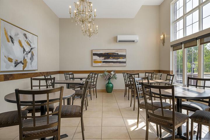 Breakfast area