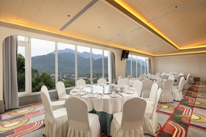 Ballroom/Hall 76 of 85