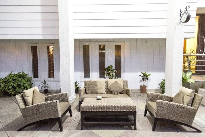 Entrance & Lobby