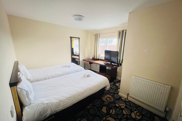 Room 17 of 40