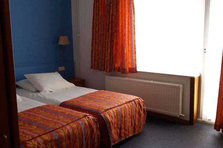 Room 4 of 29