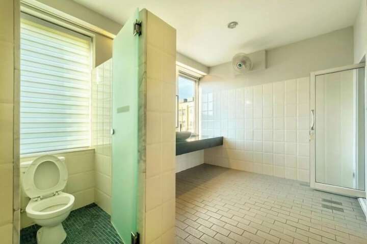 Room 27 of 29