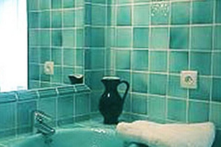 Room 23 of 33